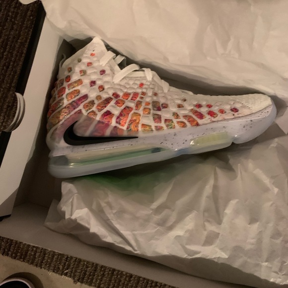 Lebron James shoes main image 3